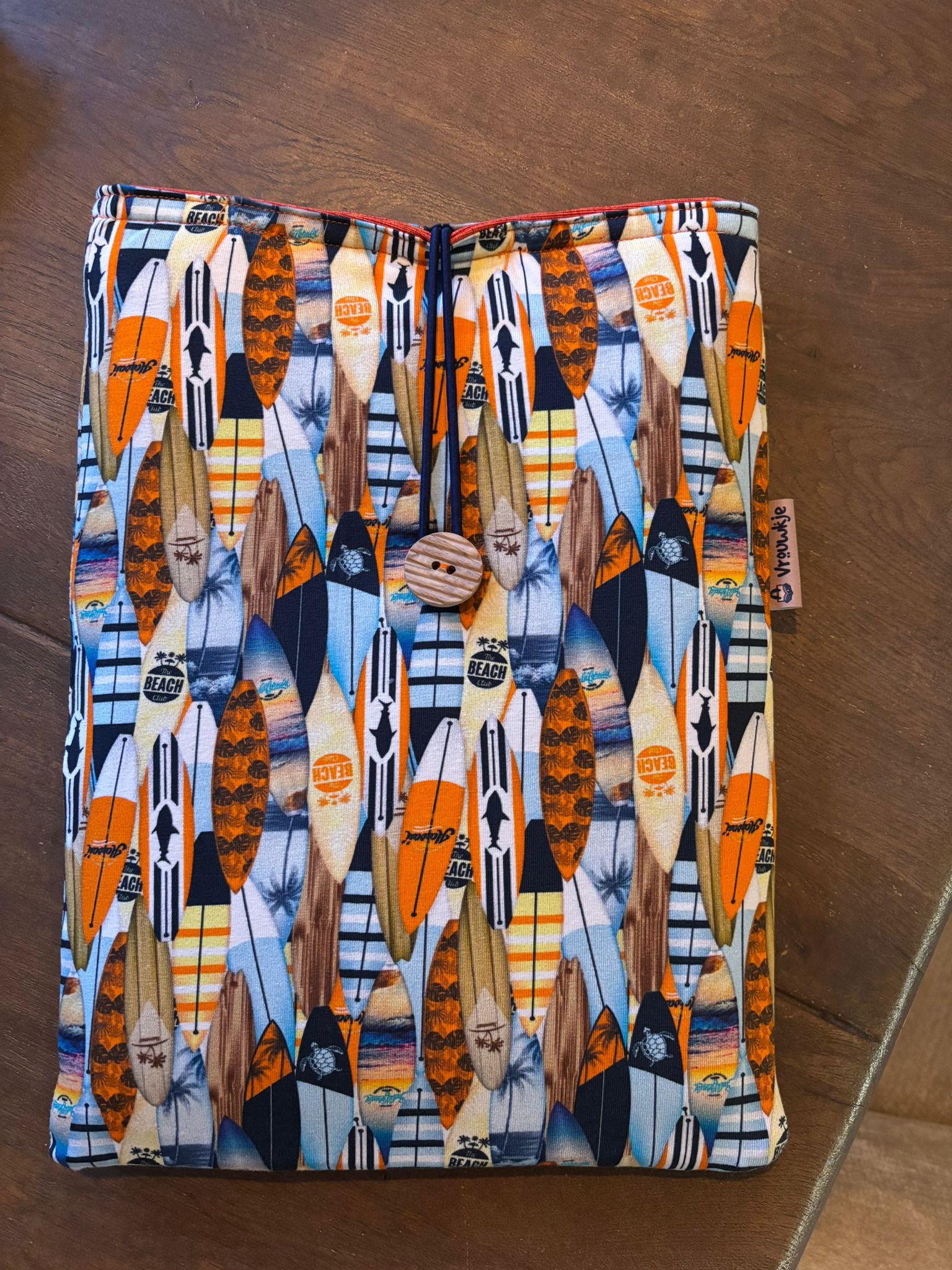 Naturel canvas tote tas met handgeschilderd huisje en boom in marineblauw